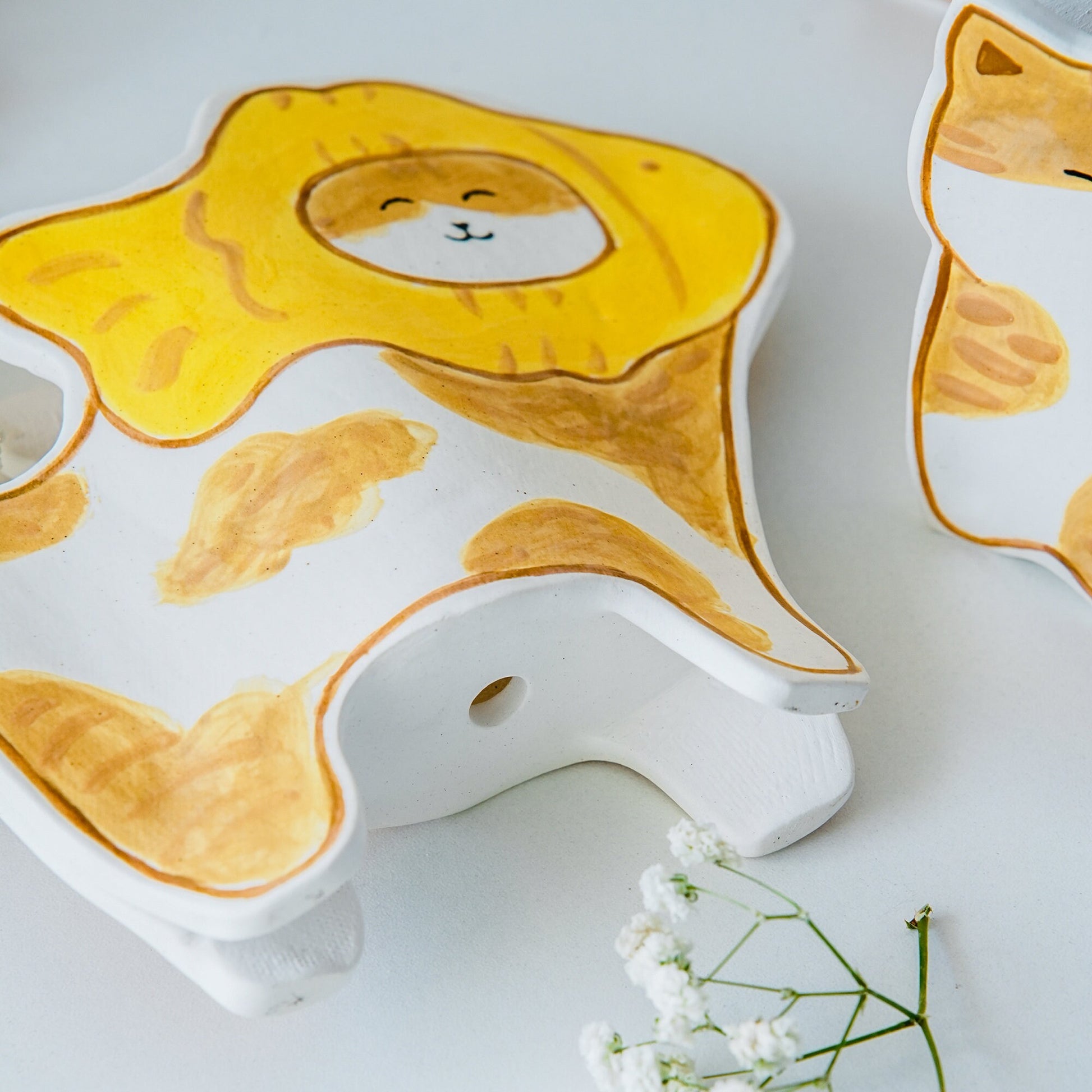 Cute Kitty Vase for Succulents and Small Flowers, Cat-Shaped Handmade Ceramic Planter, Charming Feline Decor for Plant Lovers