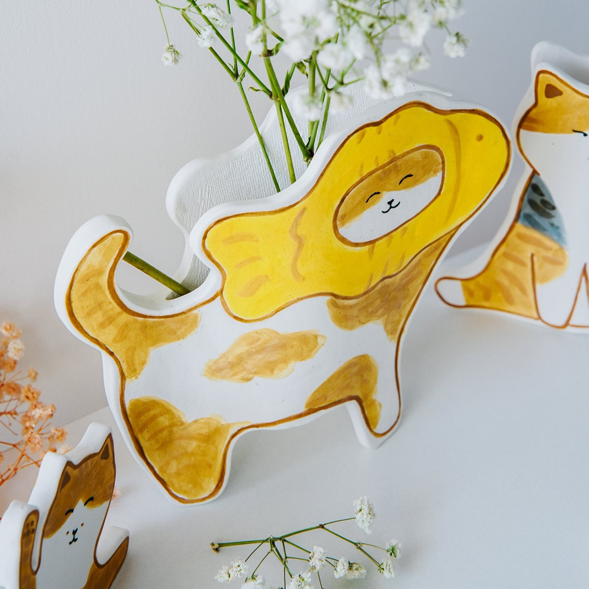 Cute Kitty Vase for Succulents and Small Flowers, Cat-Shaped Handmade Ceramic Planter, Charming Feline Decor for Plant Lovers