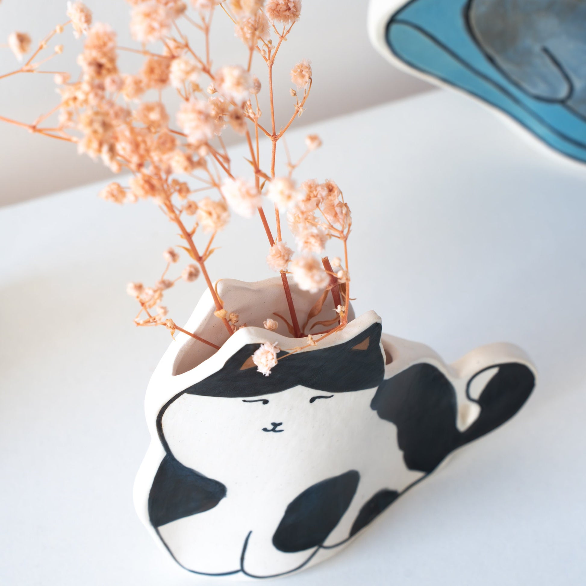 Two Styles Cow Cat Ceramic Planter, Charming Handcrafted Pottery Vase for Cat Enthusiasts, Unique Indoor Plant Decor Gifts for Mum