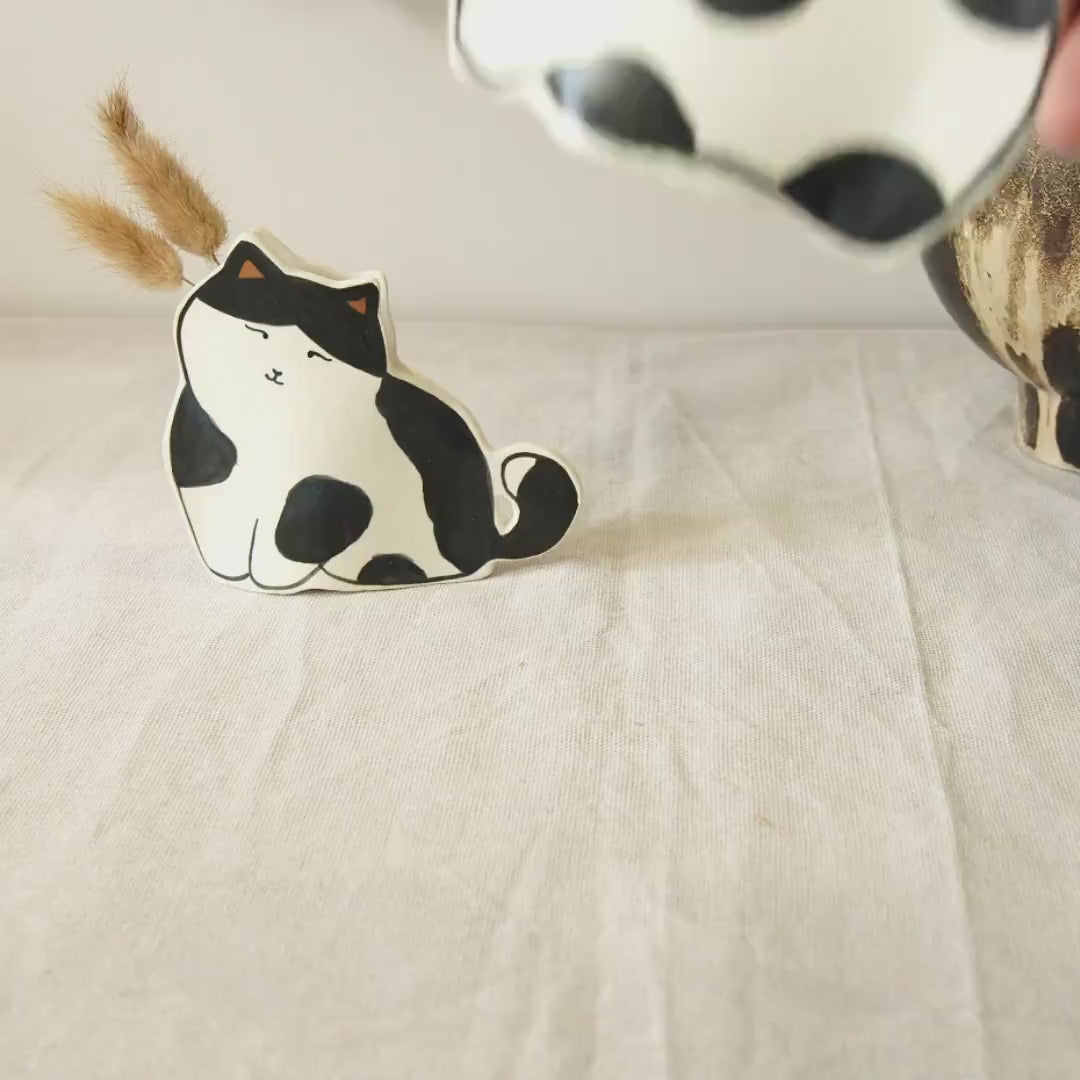 Two Styles Cow Cat Ceramic Planter, Charming Handcrafted Pottery Vase for Cat Enthusiasts, Unique Indoor Plant Decor Gifts for Mum